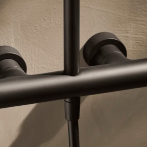 Termostatinis dušo maišytuvas su dušo komplektu Oras Aurelia 4769-33, juodos matinės spalvos – be ekcentrinių jungčių